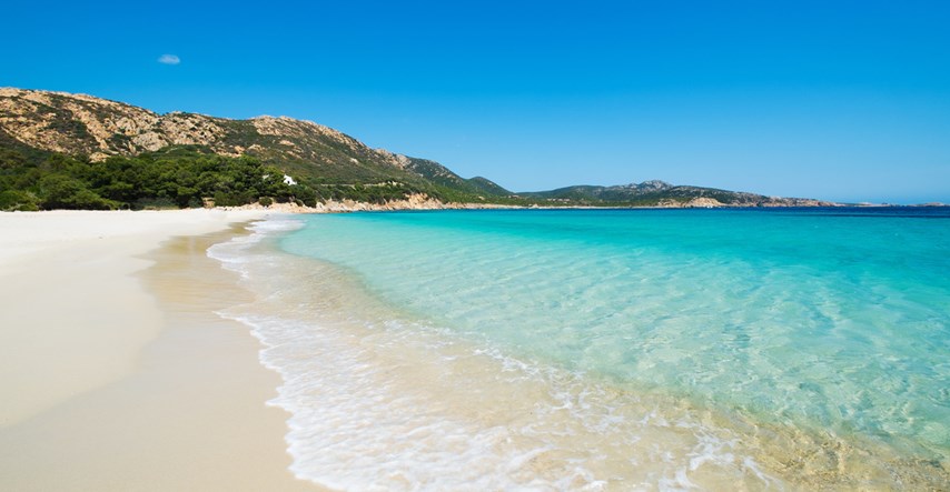 Turisti uzeli pijesak s plaže u Sardiniji, prijeti im 6 godina zatvora